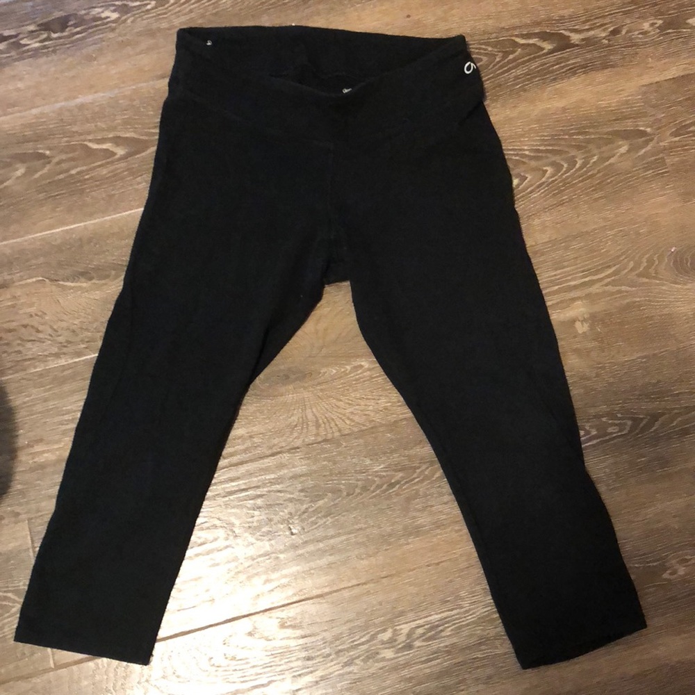 Black, cropped leggings